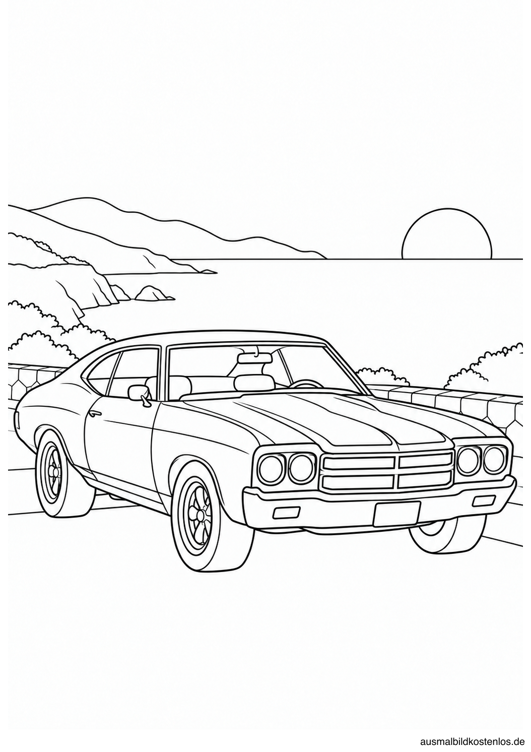 Klassisches Muscle-Car an einem Küstenaussichtspunkt vor ruhigem Meer, sanften Hügeln und tief stehender Sonne.