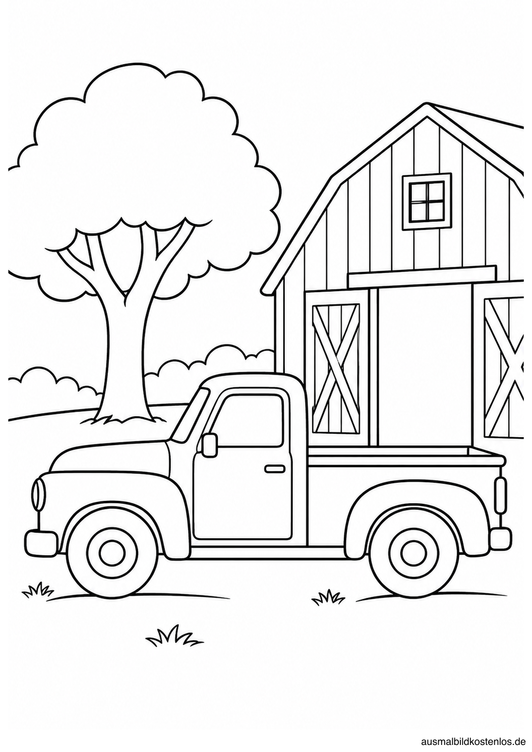 Rundlicher Pickup mit leerer Ladefläche in Seitenansicht neben einem Scheunentor und einem großen Baum.