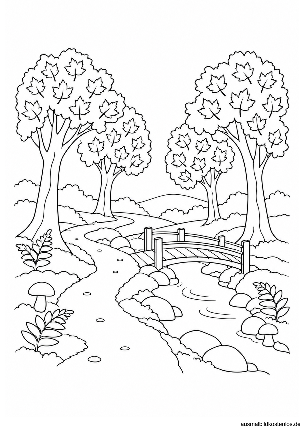 Waldweg neben einem Bach mit Holzbrücke, vier Laubbäumen, Pilzen und Farnen am Ufer.
