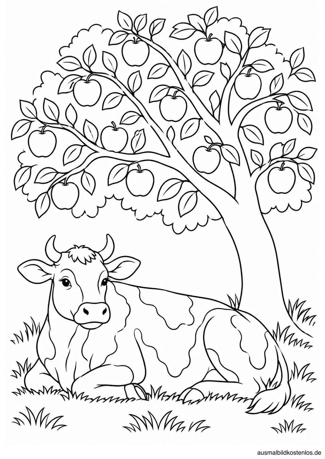 Liegende Kuh ruht unter einem verzweigten Apfelbaum mit großen Früchten und einzelnen Blättern.