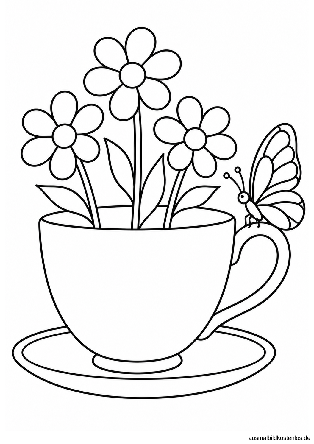 Schmetterling am Henkel einer großen Teetasse mit drei einfachen Blumen und einer Untertasse.