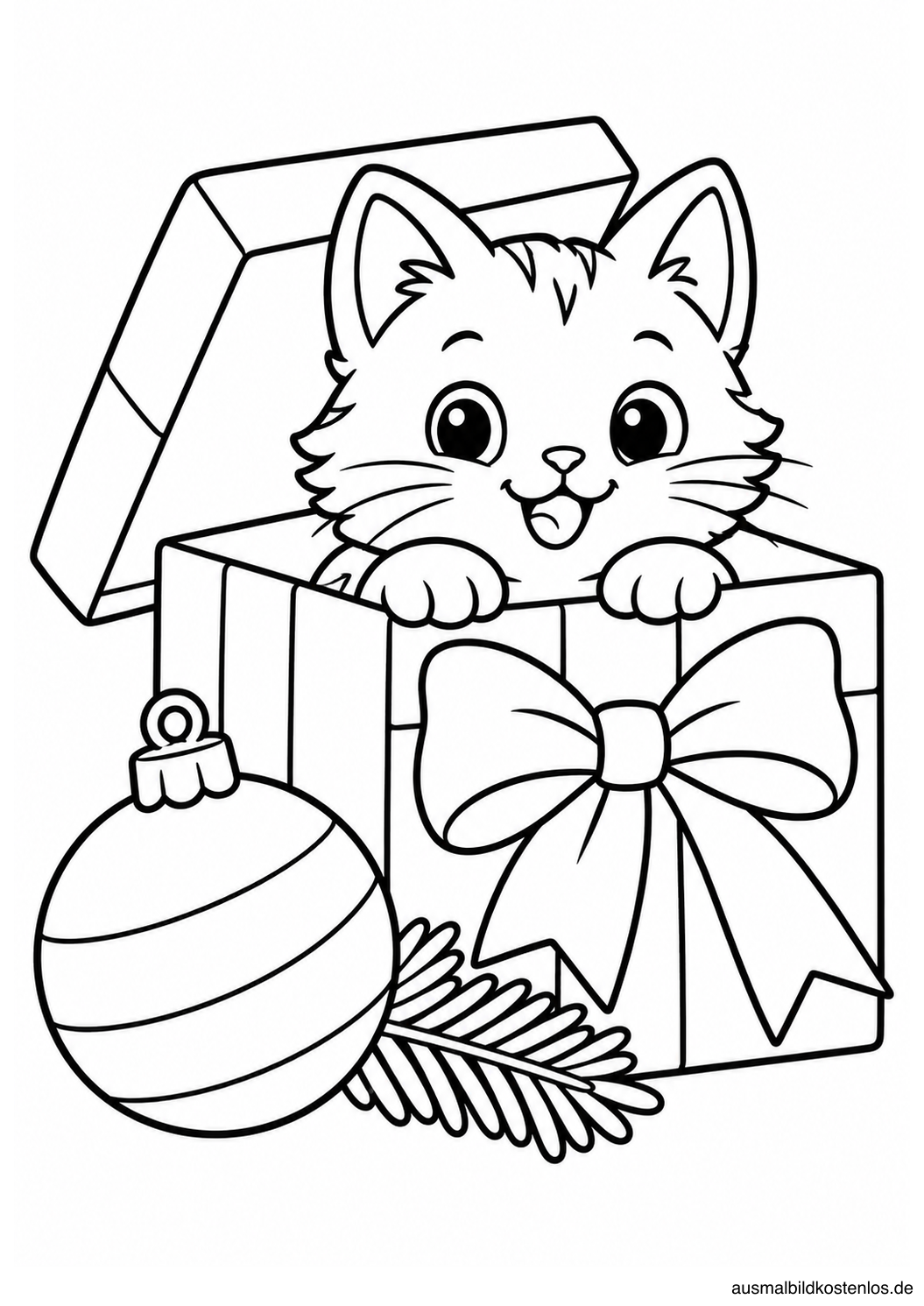 Kätzchen schaut aus einer Geschenkbox; daneben Weihnachtskugel und Tannenzweig