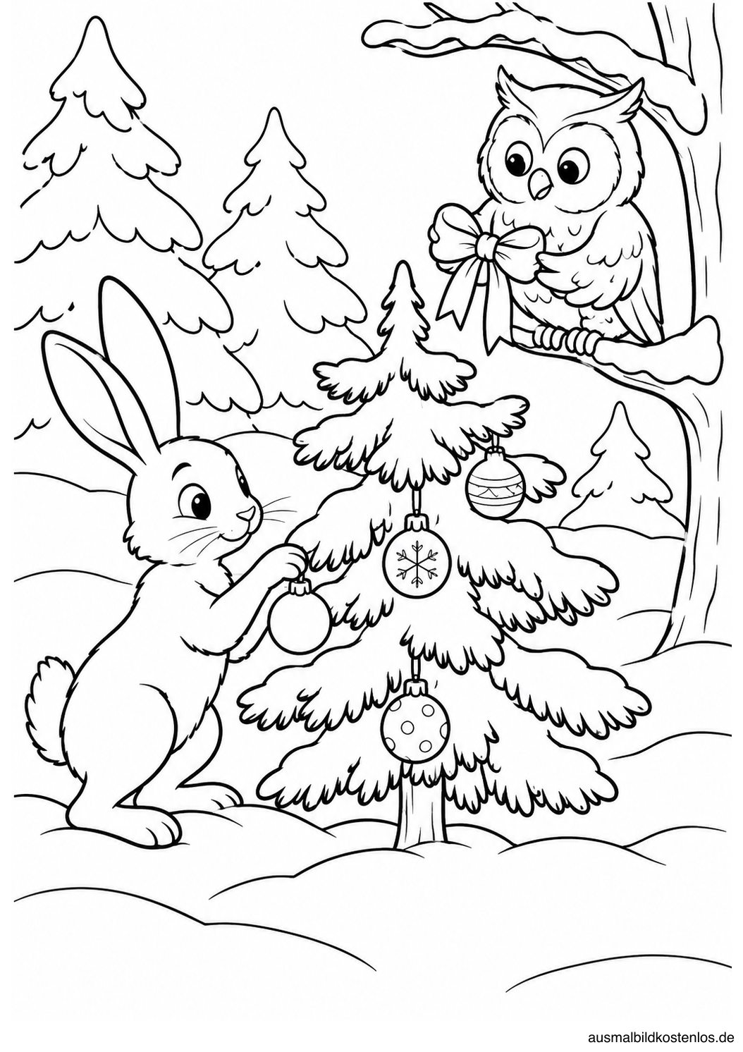 Eule mit Schleife und Hase mit Weihnachtskugel schmücken eine Tanne im Schnee
